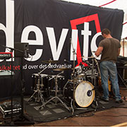 Et skønt minde fra en fest med Devito på scenen
